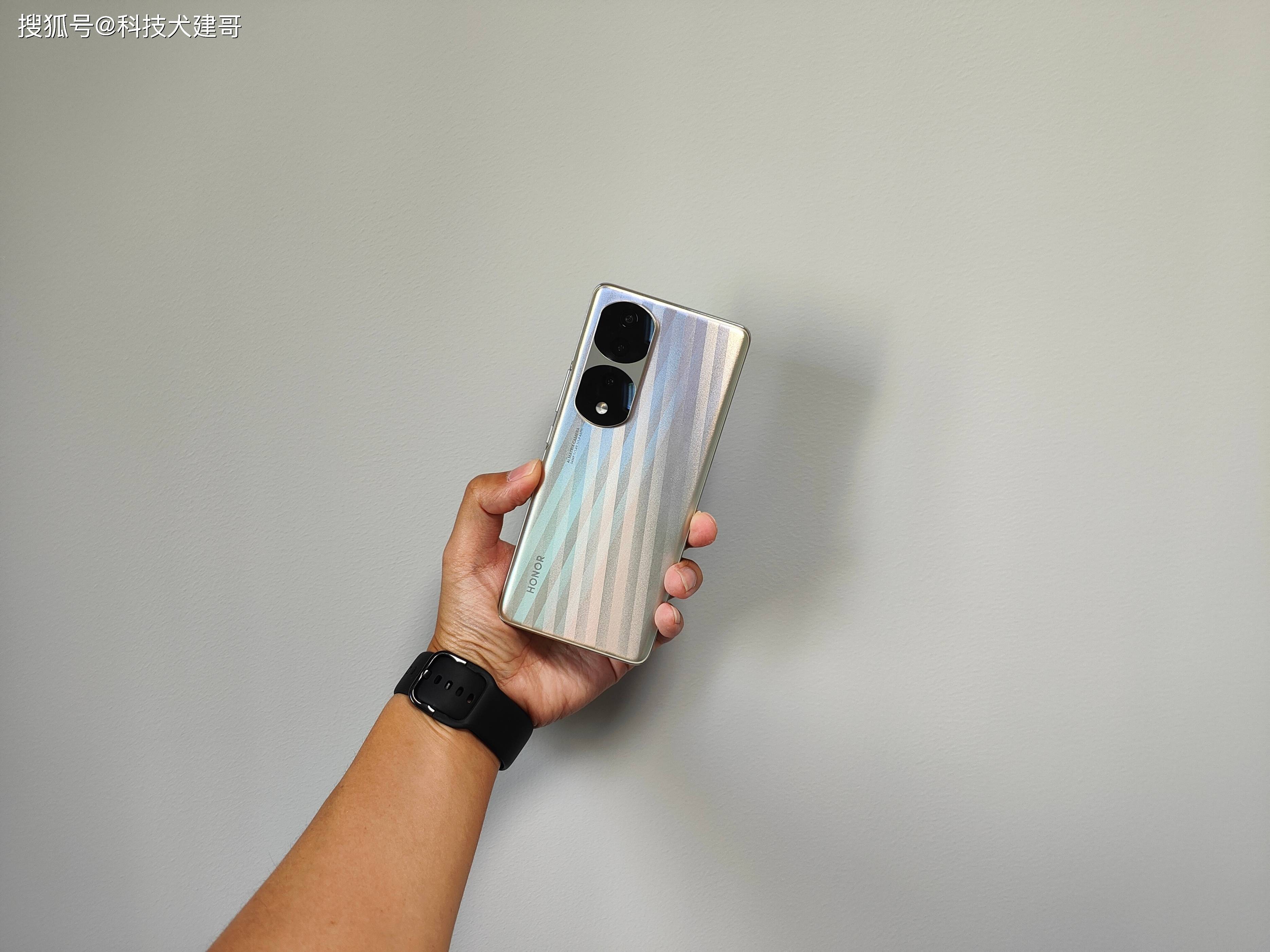 夜拍对比：荣耀70 Pro、荣耀Magic4 Pro、Find X3 Pro，谁最强