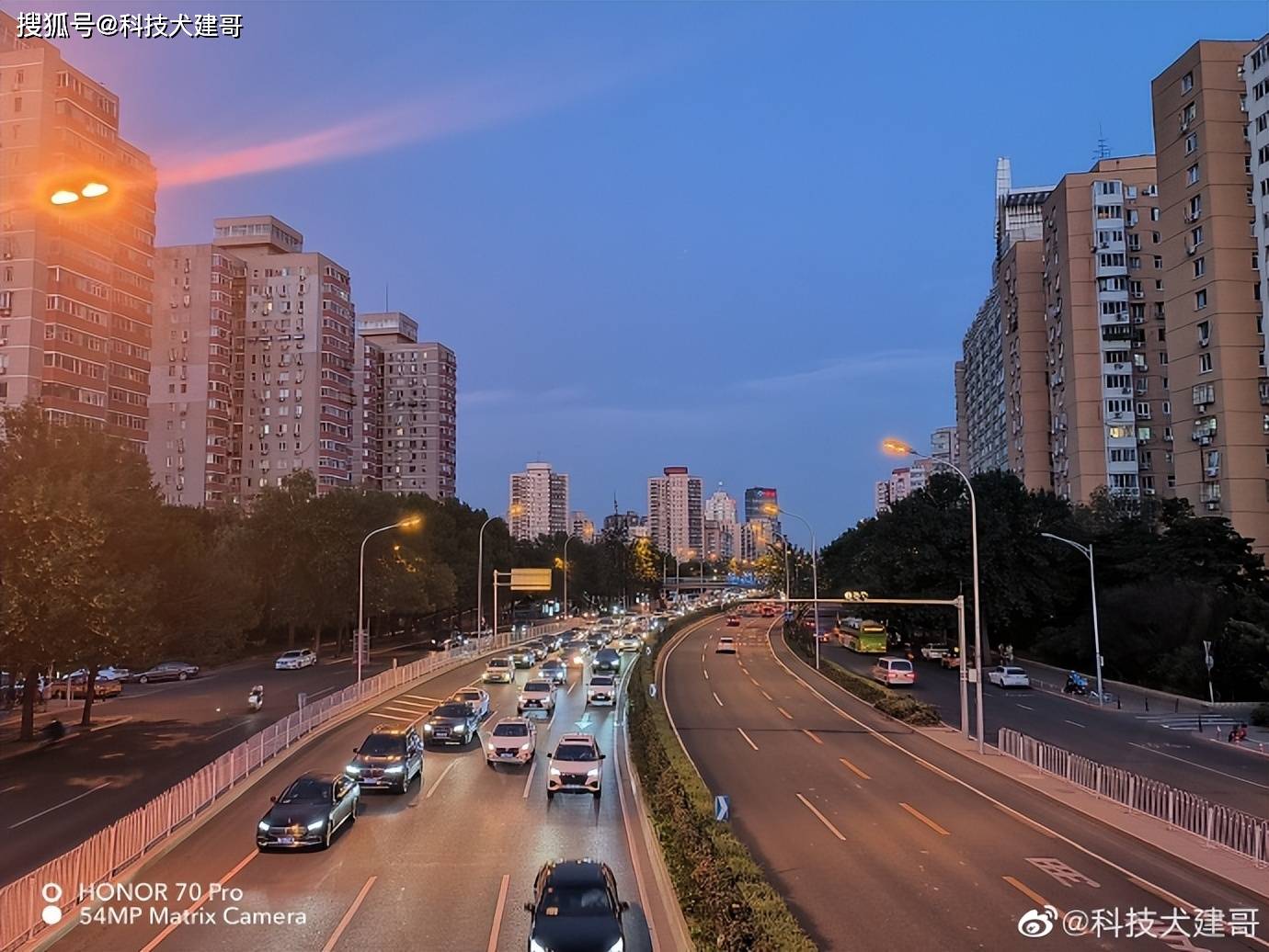 夜拍对比:荣耀70 Pro、荣耀Magic4 Pro、Find X3 Pro<strong></p>
<p>火币网pro</strong>,谁最强