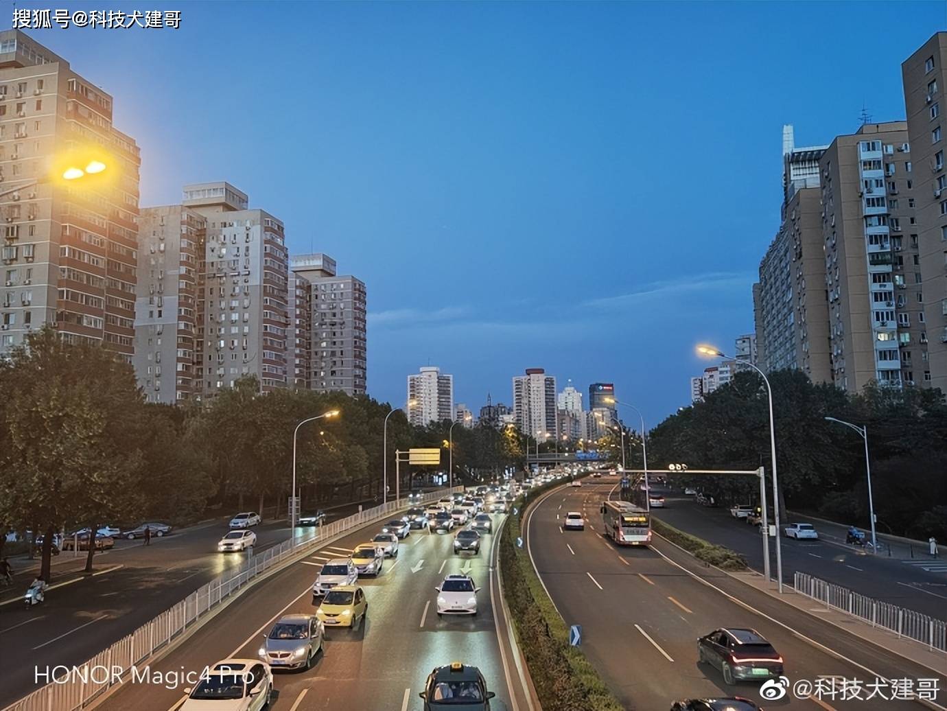 夜拍对比:荣耀70 Pro、荣耀Magic4 Pro、Find X3 Pro<strong></p>
<p>火币网pro</strong>,谁最强