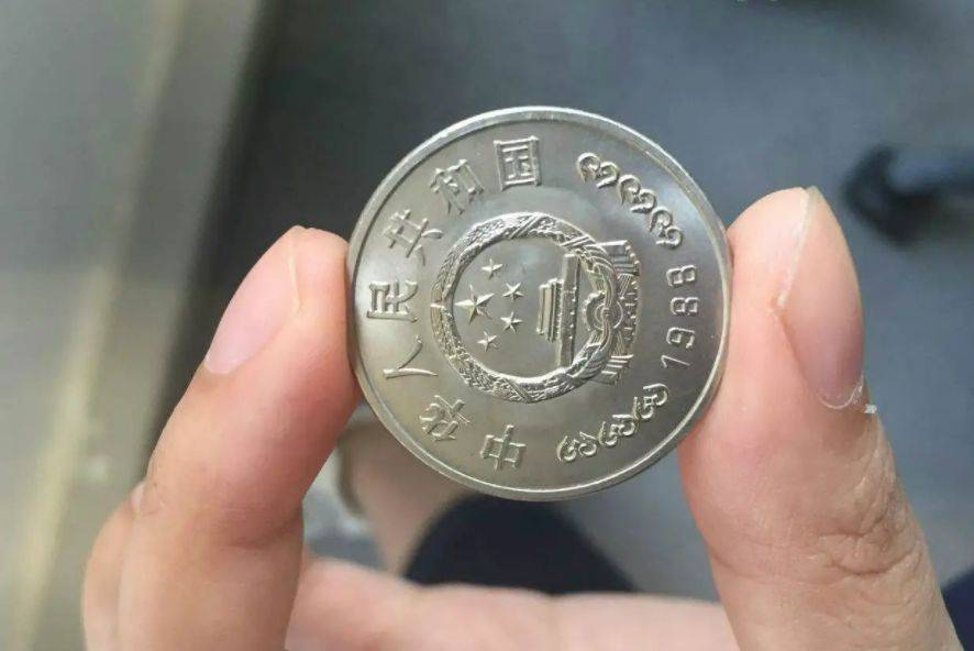 曾经被人嫌弃的1元硬币<strong></p>
<p>响币</strong>,如今成纪念币币王,建行币还在涨