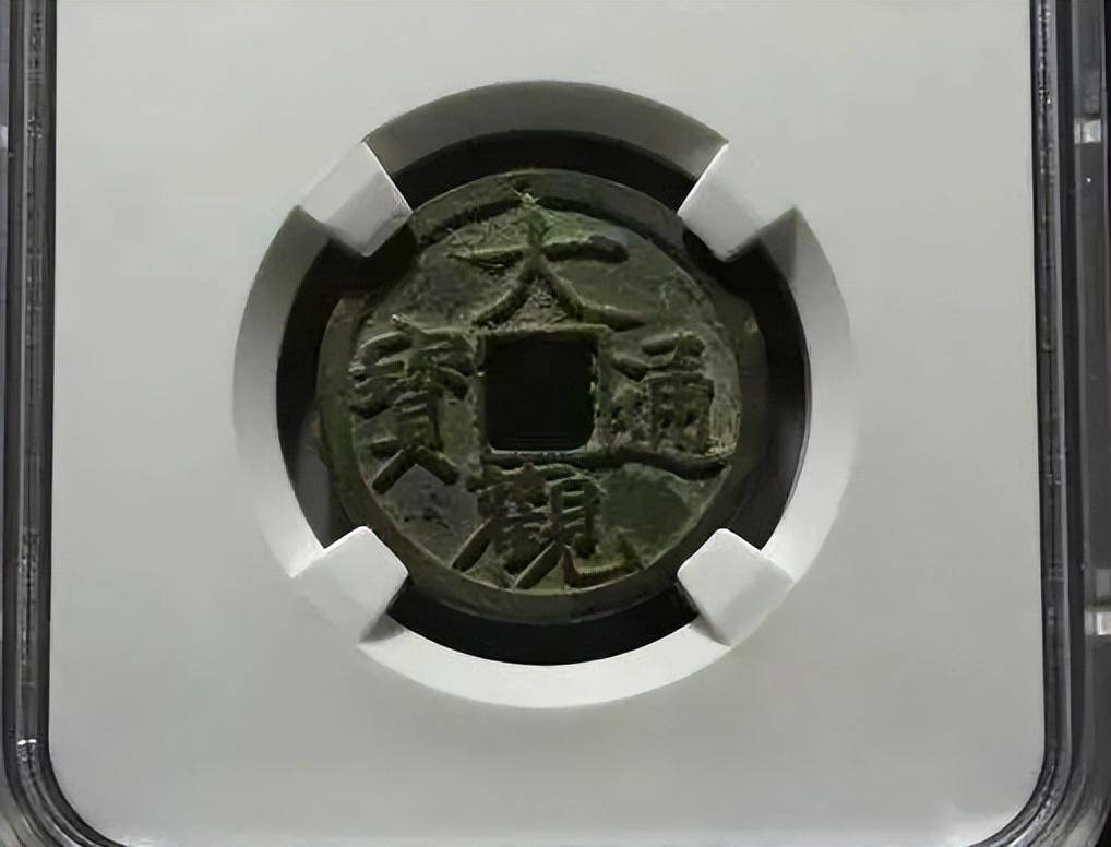 入手裸币<strong></p>
<p>世纪币</strong>，还是评级币？从几个优，缺点对比一下
