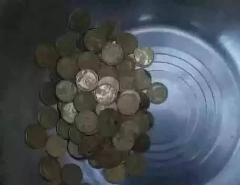 小心<strong></p>
<p>世纪币</strong>！你收藏的梅花套币可能是水洗币！
