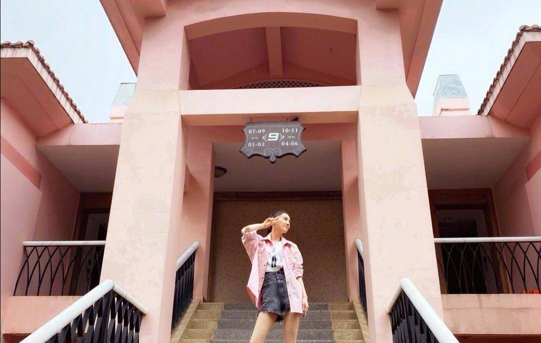 《姐姐》宿舍背景曝光<strong></p>
<p>蛋币网</strong>，是当地奢华酒店，最贵房间8888网民币一晚