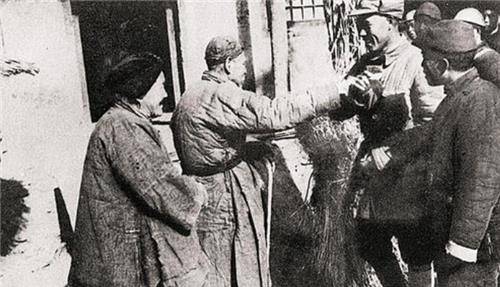 老农拿一张1100万法币的欠条<strong></p>
<p>美元法币</strong>，专家核实为真，最后是怎么处理的？