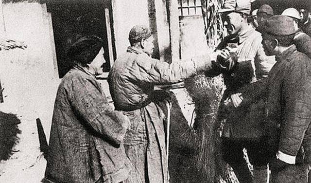老农成大“债主”拿出一欠条跟政府索要1100万法币<strong></p>
<p>美元法币</strong>，最后结局如何
