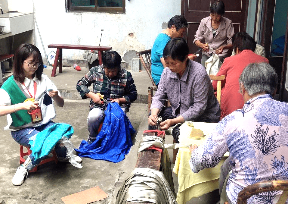 洪桥镇代表在行动 | 小小缝纫机织起“共富网”