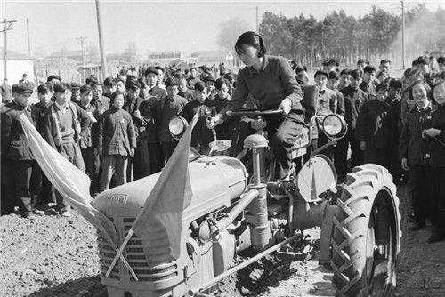 她11岁嫁表哥<strong></p>
<p>币岁</strong>，因长得太美被印在人民币上，活到90岁，你或许认识