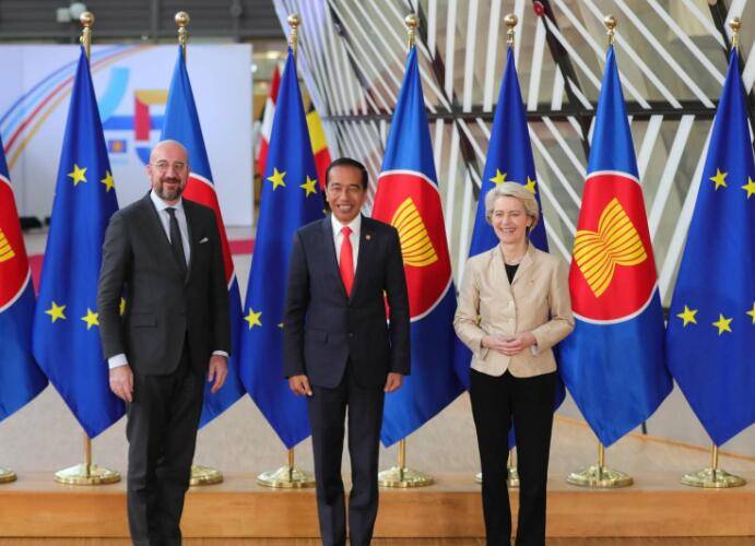 美国拱火中国灭火<strong></p>
<p>火币中国</strong>，谁更胜一筹？中立国家的选择，已决定两国输赢