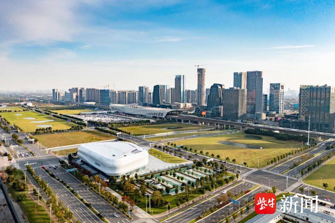 上市首日市值达34亿美元<strong></p>
<p>钱龙美股通</strong>！恭喜亿咖通成为首家登陆美股的中国汽车智能化初创企业！