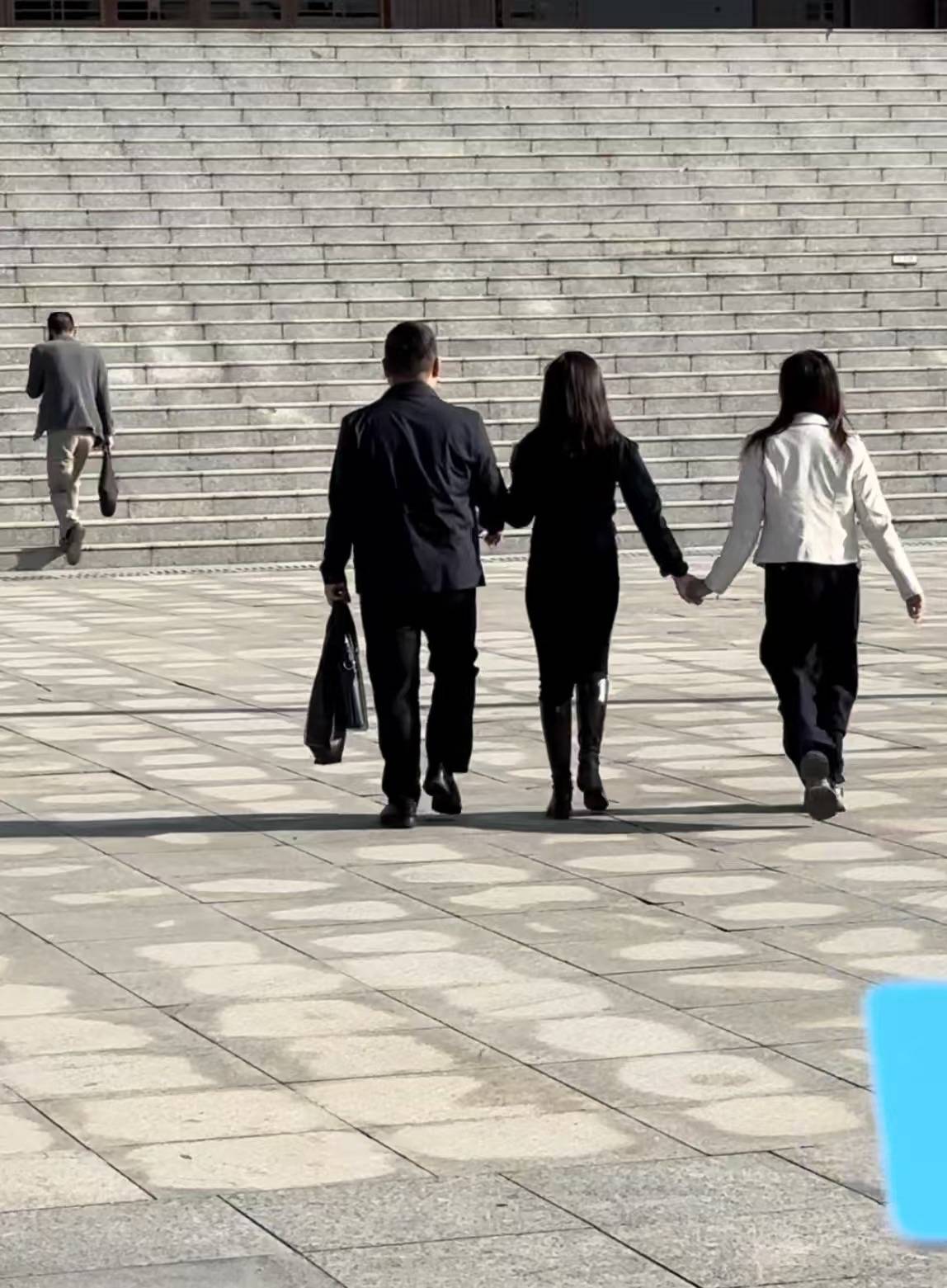 死刑！余华英拐卖儿童案重审宣判<strong></p>
<p>巴菲特理财</strong>，其当庭表示上诉
