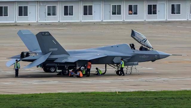 苏-57已在机场转场<strong></p>
<p>华夏理财险</strong>，将与歼-35“同台竞技”，中俄卖家秀准备就绪
