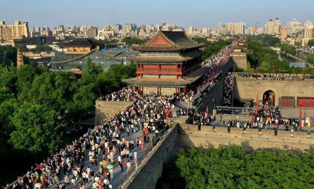 半月谈关注西安：特大城市<strong></p>
<p>理财学院</strong>，这样治城