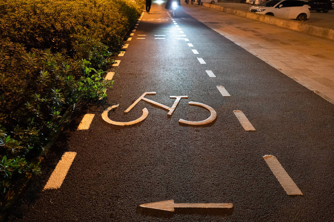 骑电动自行车<strong></p>
<p>理财学院</strong>，我有多“尴尬”：走哪，停哪，咋充电
