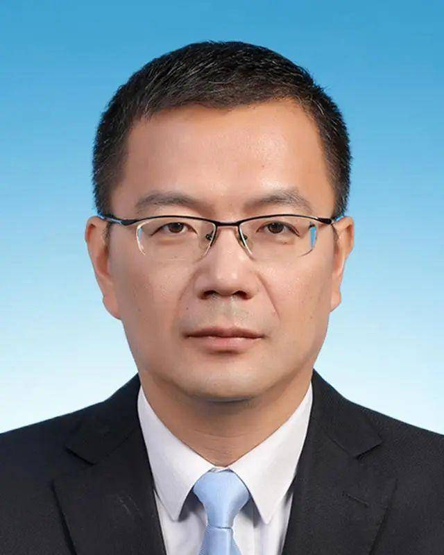 75后的他履新重庆<strong></p>
<p>有盈理财</strong>，曾在福建工作