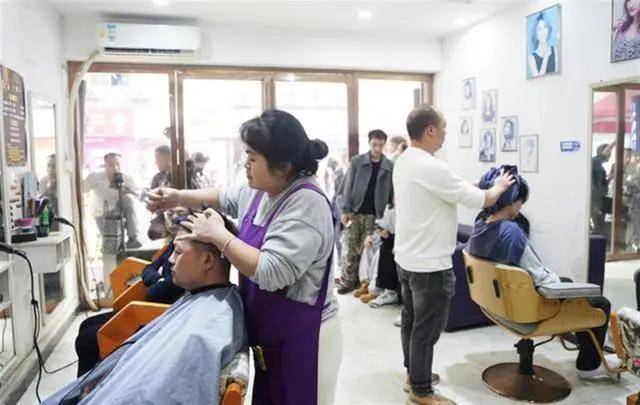 同行喊话晓华:把整个行业搞完了<strong></p>
<p>有盈理财</strong>，直接倒退了十年不止