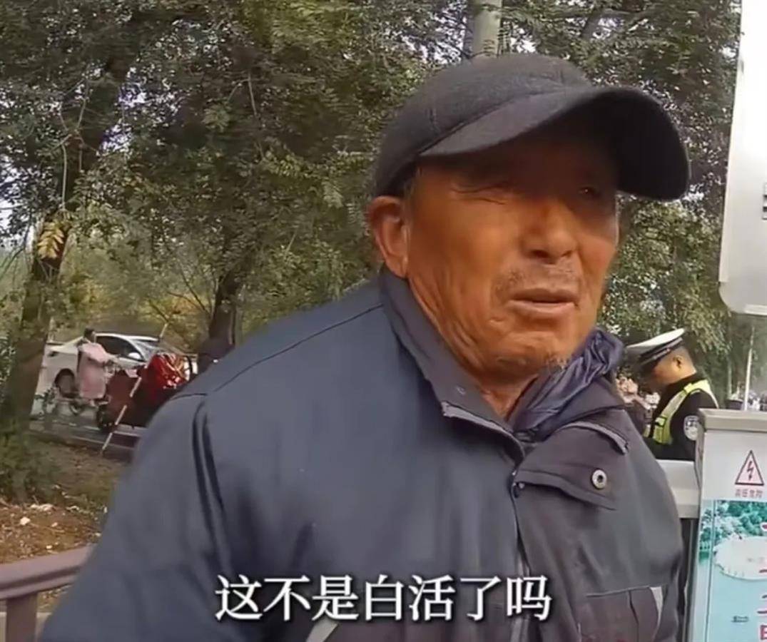 卖菜老人剐蹭汽车掏出兜里所有现金赔偿<strong></p>
<p>有盈理财</strong>，车主坚持拒收，厚道之人总能获得好感和尊重