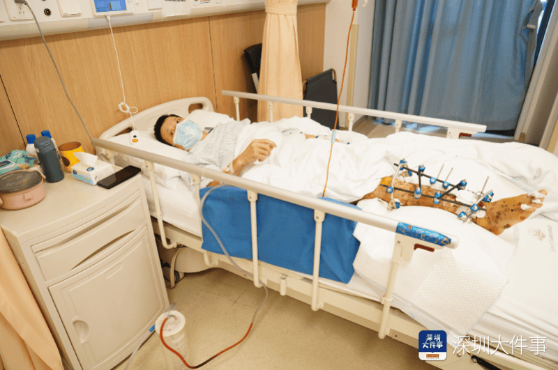 失血过半！深圳男子被三四百斤模具砸到<strong></p>
<p>有盈理财</strong>，医生全力抢救