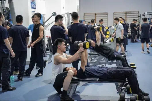 “八块腹肌和胸肌我都看习惯了”<strong></p>
<p>理财产品网</strong>！浙江这所高校的健身房太火爆