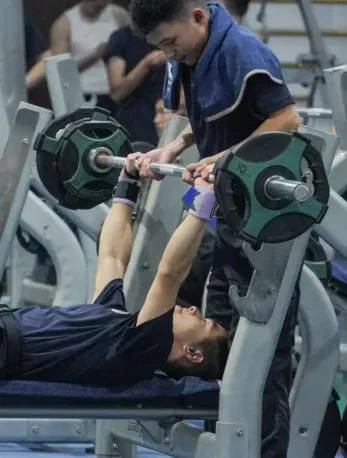“八块腹肌和胸肌我都看习惯了”<strong></p>
<p>理财产品网</strong>！浙江这所高校的健身房太火爆