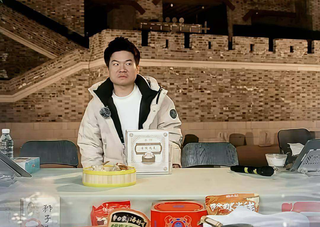 董宇辉：蒸裂开的包子<strong></p>
<p>理财产品网</strong>，露馅了