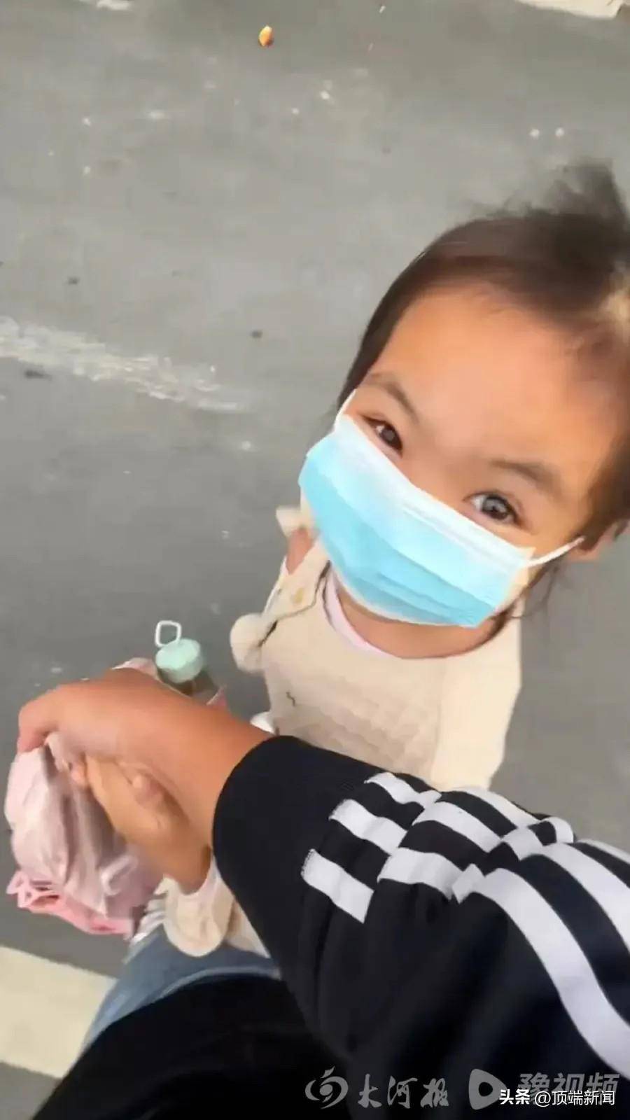 被泼开水女童返校书包现恐吓信:“再发视频<strong></p>
<p>靠谱的理财app</strong>,要你全家不好过”