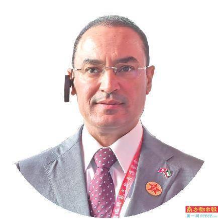 “我还没见过这么大的飞机<strong></p>
<p>靠谱的理财app</strong>，太喜欢了”