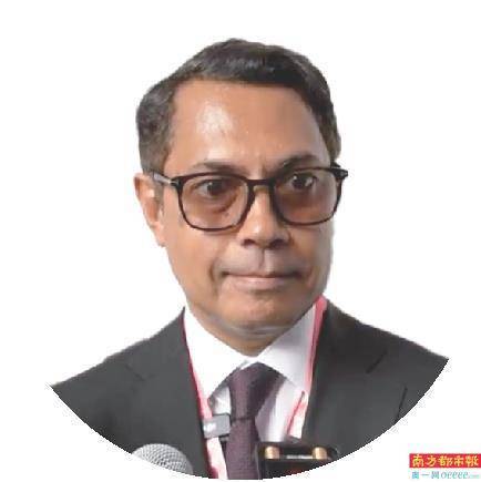 “我还没见过这么大的飞机<strong></p>
<p>靠谱的理财app</strong>，太喜欢了”
