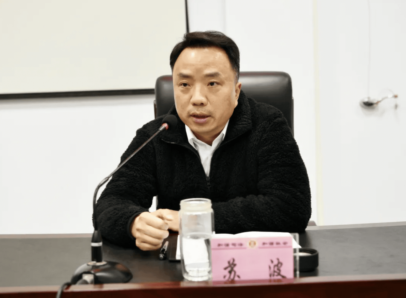 身为法院副院长<strong></p>
<p>农银理财产品</strong>，他长期脱岗旷工、迟到早退！