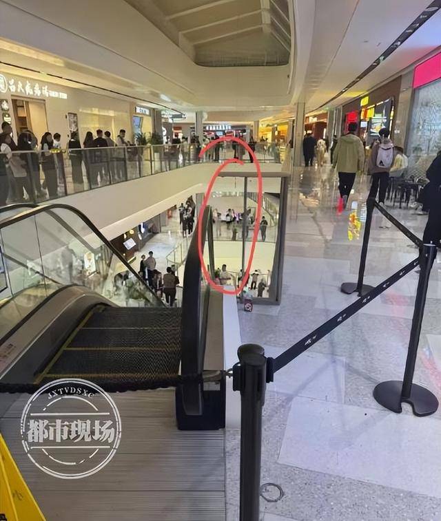 山东济宁一女孩在商场坠亡<strong></p>
<p>理财产品排名</strong>，其倚靠的扶梯玻璃护栏疑似脱落，警方回应