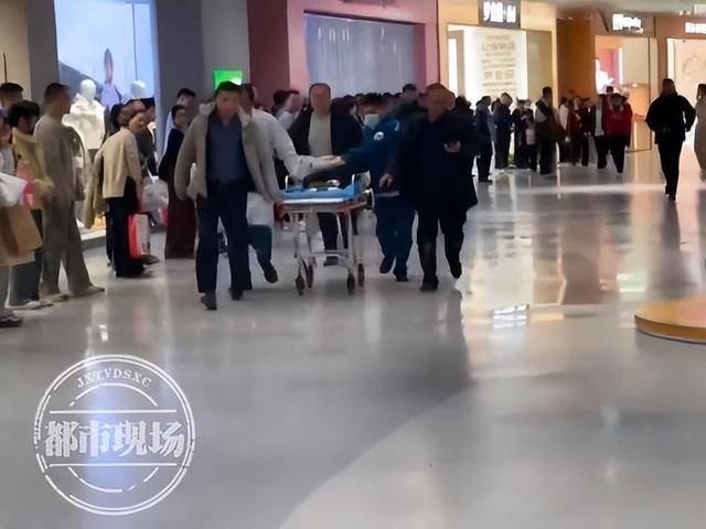 山东济宁一女孩在商场坠亡<strong></p>
<p>理财产品排名</strong>，其倚靠的扶梯玻璃护栏疑似脱落，警方回应