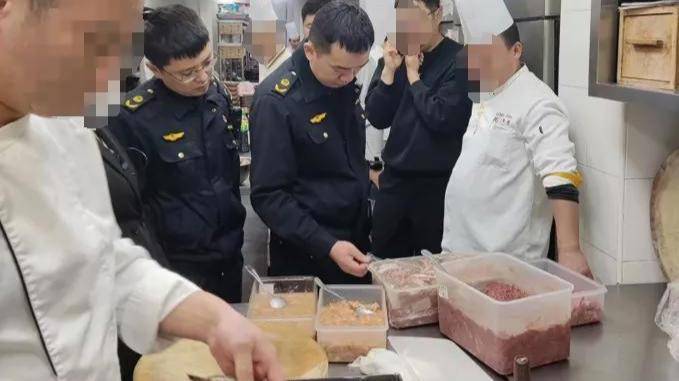 上海这些餐厅被曝光<strong></p>
<p>p2p理财雷</strong>，居然在食物里加亚硝酸盐，坑骗老人的“神药神器”被端