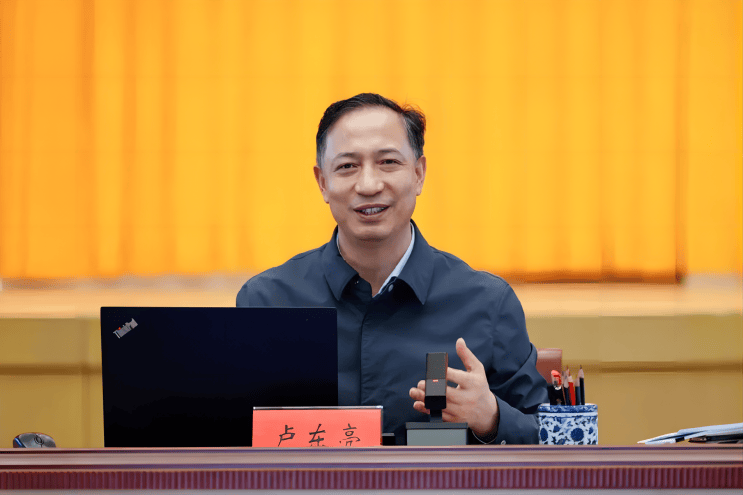 候补中央委员卢东亮<strong></p>
<p>理财怎么玩</strong>，已明确为常务副省长