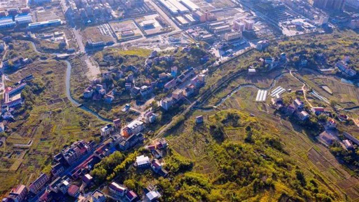 湖南邵阳一村到市中心打“征婚广告”：有底气<strong></p>
<p>固定收益理财产品</strong>，嫁过来不会差