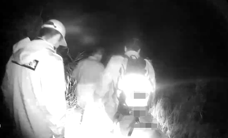 警服做的担架？网友直呼：安全又温暖<strong></p>
<p>理财通理财怎么样</strong>！