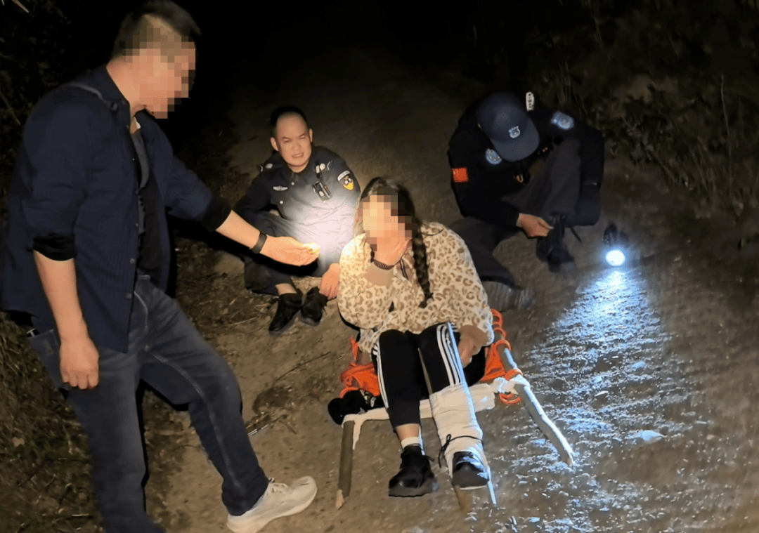 警服做的担架？网友直呼：安全又温暖<strong></p>
<p>理财通理财怎么样</strong>！