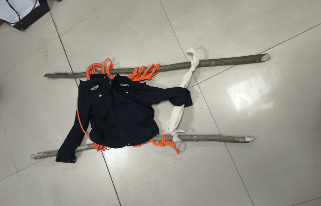 警服做的担架？网友直呼：安全又温暖<strong></p>
<p>理财通理财怎么样</strong>！