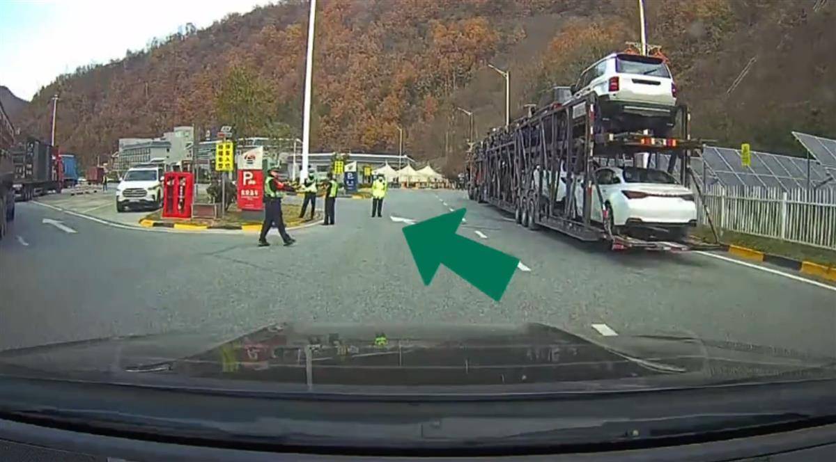 网红博主反映交警在高速上设卡查超速<strong></p>
<p>白领理财</strong>，质疑其滥用职权，汉中警方回应