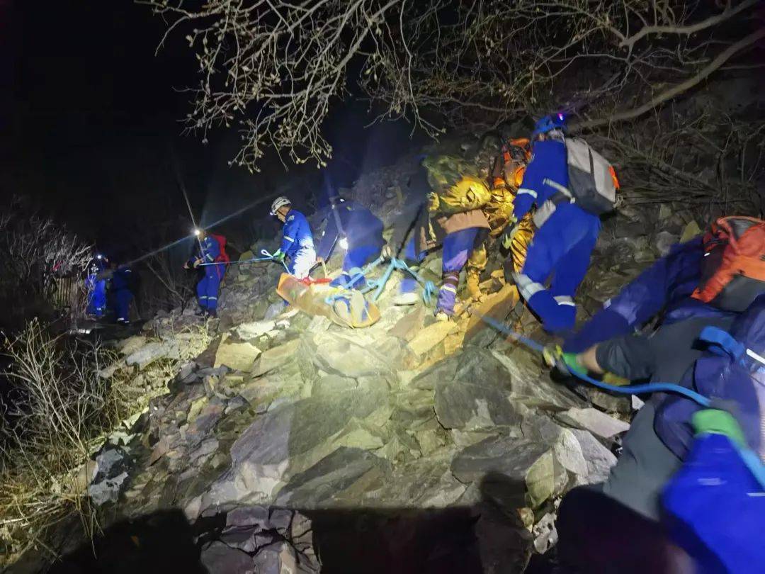 北京一男子带娃登山意外身亡<strong></p>
<p>白领理财</strong>！8岁孩子：以为爸爸只是睡着了