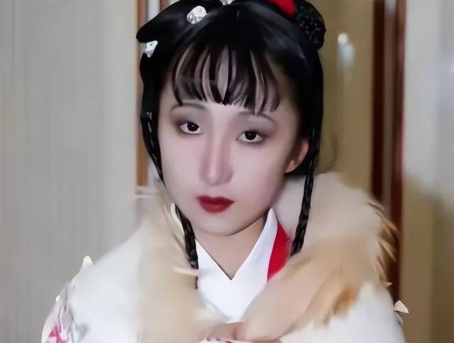 17岁少女神似林黛玉<strong></p>
<p>白领理财</strong>，艺考惊艳评委，网友惊呼：陈晓旭重生！