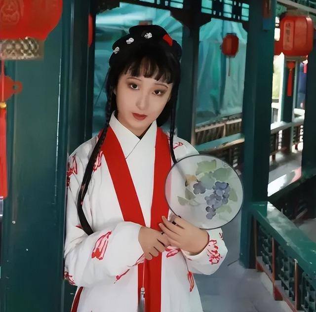 17岁少女神似林黛玉<strong></p>
<p>白领理财</strong>，艺考惊艳评委，网友惊呼：陈晓旭重生！