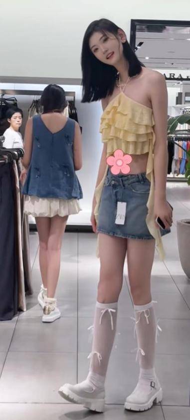 女孩身高2米26貌美如花<strong></p>
<p>银行投资理财</strong>，妈妈天天发愁：白长这么漂亮，没人敢追