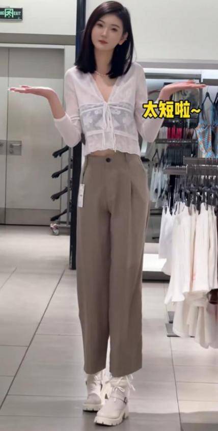 女孩身高2米26貌美如花<strong></p>
<p>银行投资理财</strong>，妈妈天天发愁：白长这么漂亮，没人敢追