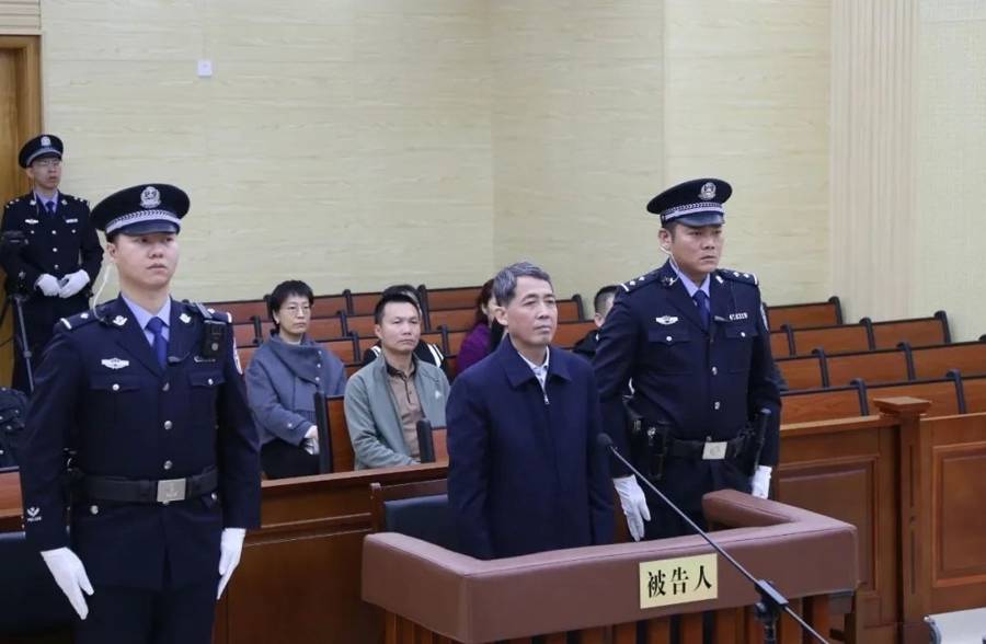 前后任市委书记相继被查<strong></p>
<p>理财 翻译</strong>，受贿超1.8亿元的他被判死缓