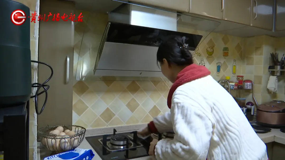 恶心坏了！贵阳一女子家中被扔进一颗“炸弹”<strong></p>
<p>理财小程序</strong>，残羹剩饭炸开花