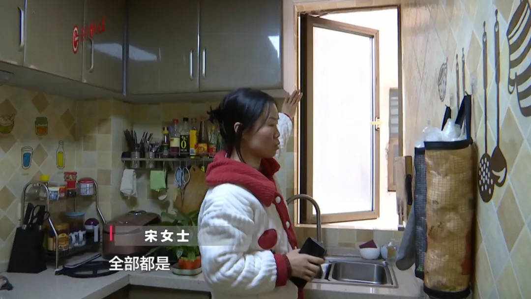 恶心坏了！贵阳一女子家中被扔进一颗“炸弹”<strong></p>
<p>理财小程序</strong>，残羹剩饭炸开花