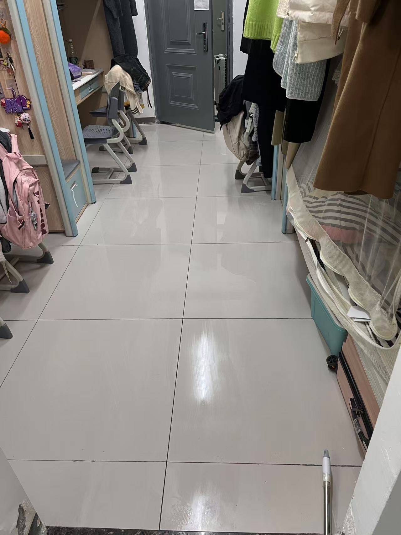 女大学生做宿舍保洁<strong></p>
<p>余额宝投资理财</strong>，半月接8单，全屋打扫49元，局部15元，回应：想增加生活体验