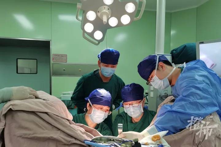 “我肚子里有个东西<strong></p>
<p>理财的内容</strong>，是活的！”浙江78岁奶奶一句话惊呆众人