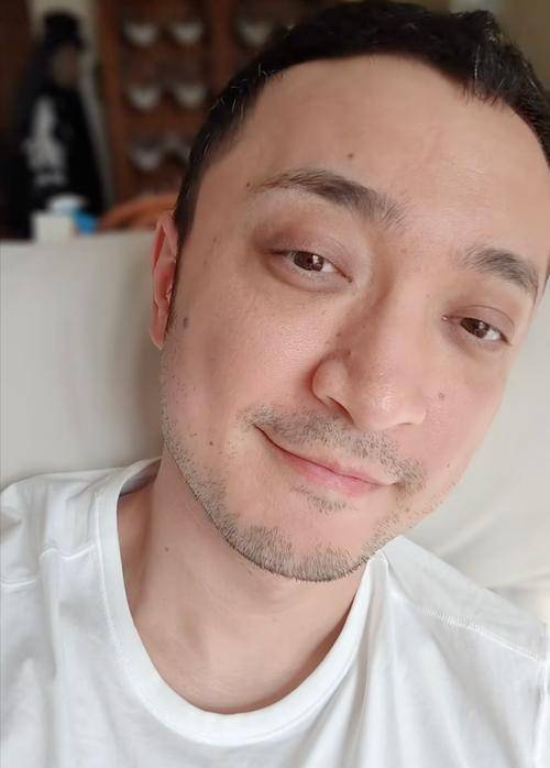 尼格买提：事业不顺<strong></p>
<p>海银理财</strong>，婚姻崩溃后，母亲又身患重病，人生将如何？