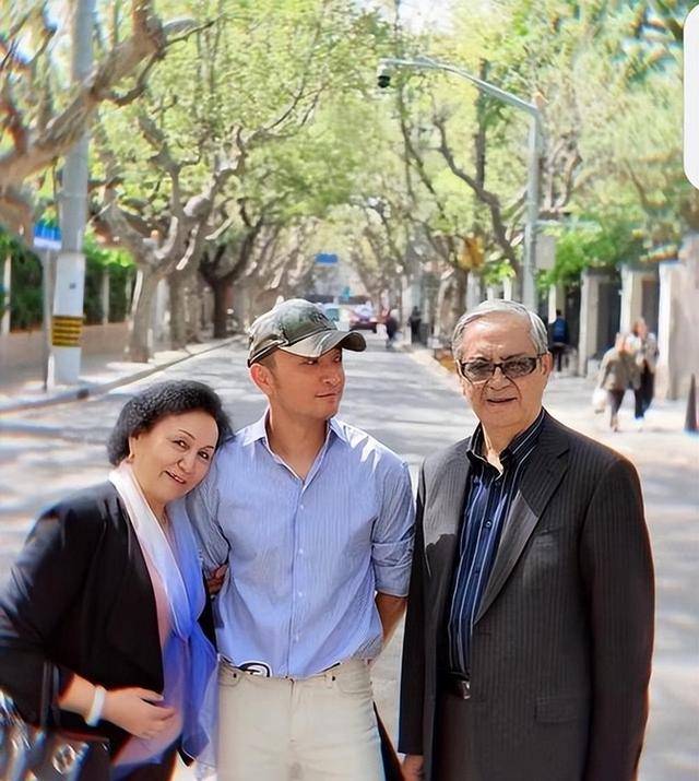 尼格买提：事业不顺<strong></p>
<p>海银理财</strong>，婚姻崩溃后，母亲又身患重病，人生将如何？