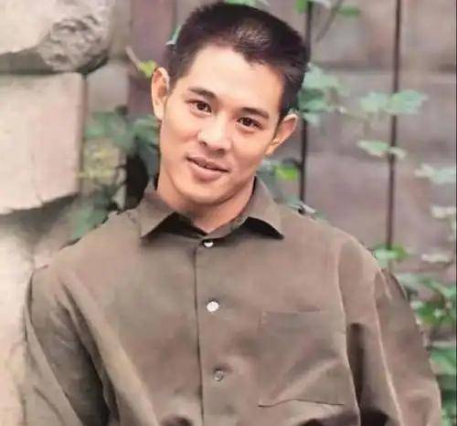 李连杰:后事一切从简<strong></p>
<p>个人理财方案</strong>，不用立碑也不用办丧事，树葬海葬都可以